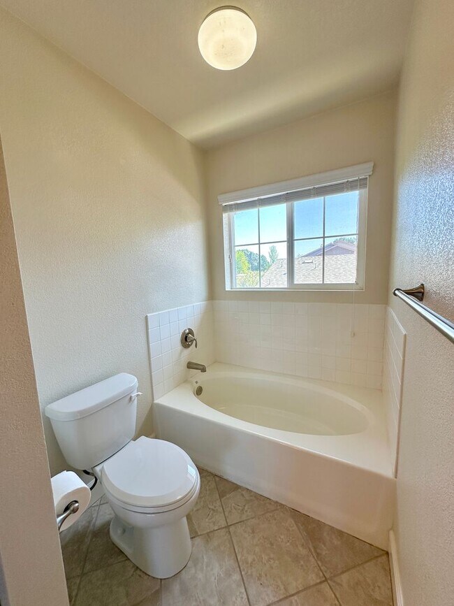 Building Photo - 1154 Galeria Cir