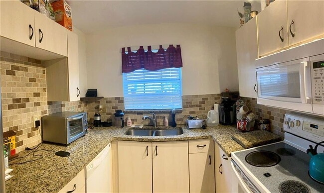 Building Photo - 5033 SW 121st Terrace