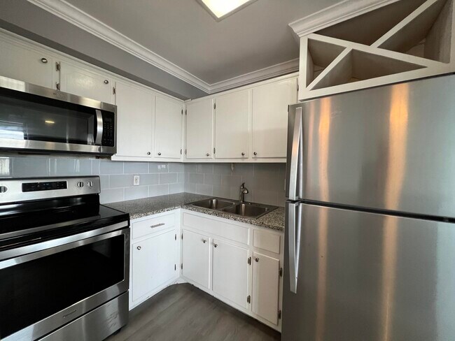 Building Photo - 131 Shore Ct