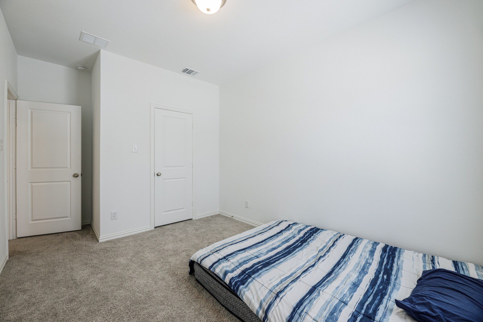 Building Photo - 9939 Schramm St