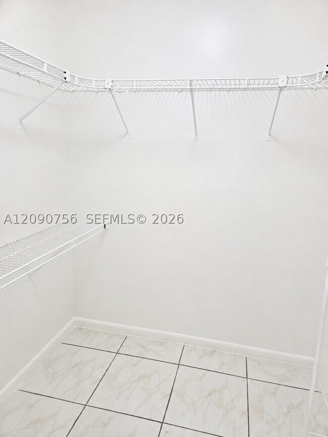 Building Photo - 13020 SW 92nd Ave