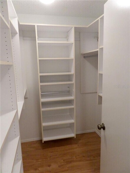 Building Photo - 3601 Garden Lakes Clenet