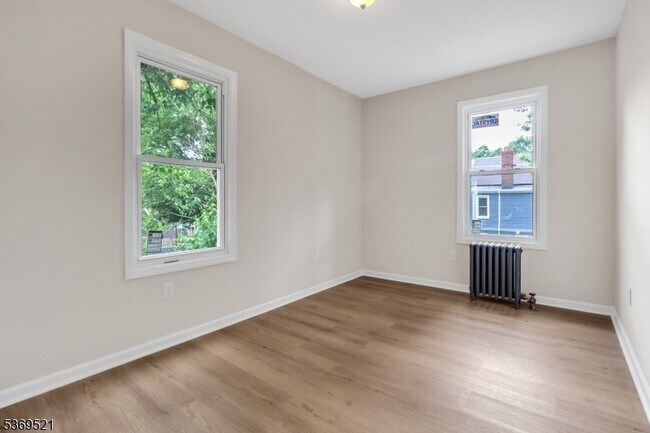 Building Photo - 247 Duane St