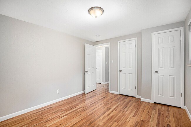 Building Photo - Spacious 4BR with bonus space and a 2 car ...