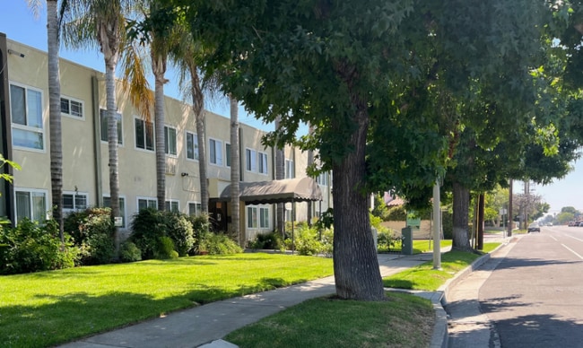 Building Photo - 13423 Burbank Blvd