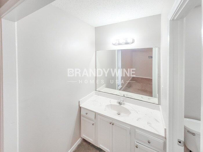 Building Photo - 6309 Golden Park Dr