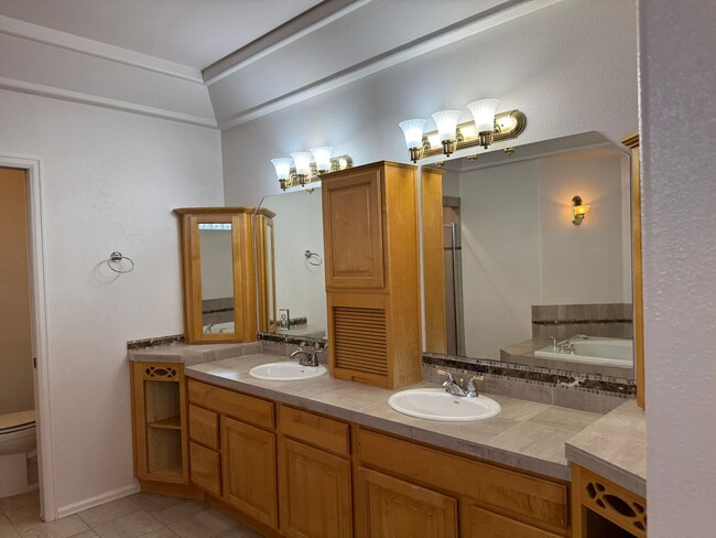 Building Photo - Spacious Single-Level Home in the Redlands w/ Private Yard & Thoughtful Layout!!!