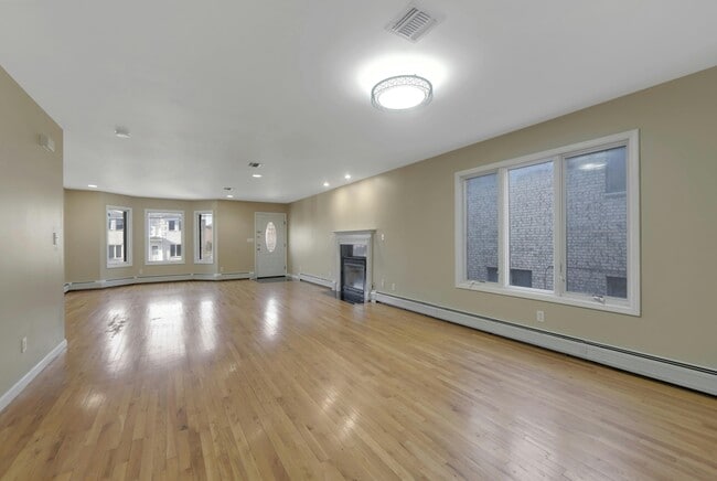 Building Photo - 530A 1st St