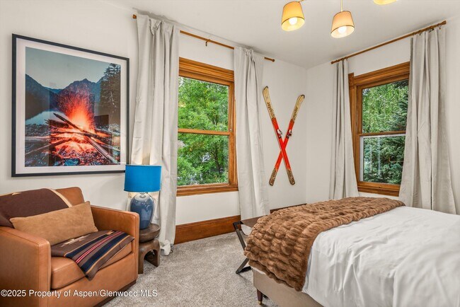 Building Photo - 500 W Francis St