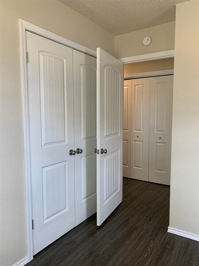 Building Photo - 102 Mohawk Ave