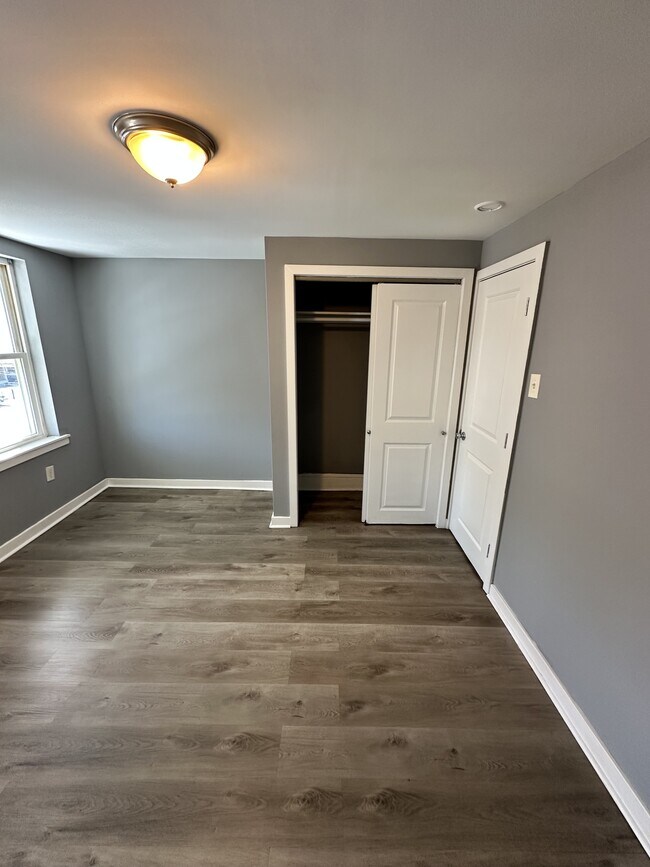 Building Photo - 218 W 5th St