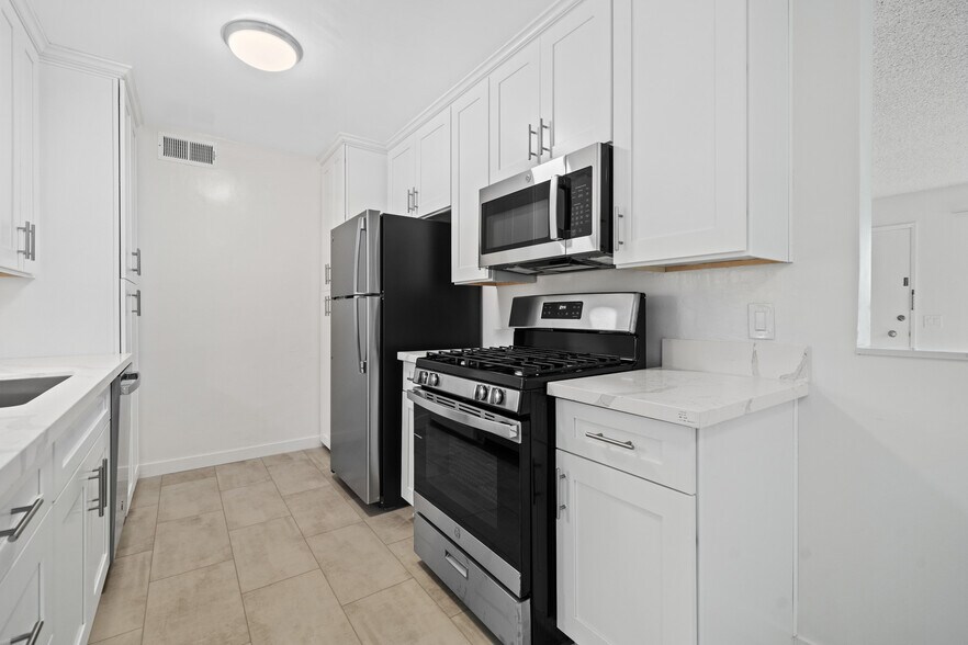 Building Photo - 2020 Rodney Dr