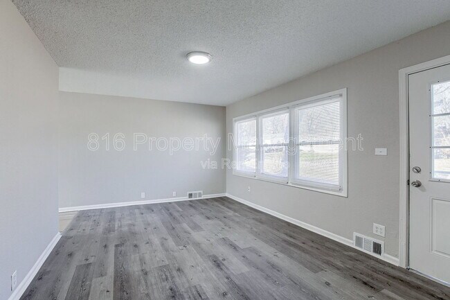 Building Photo - 11201 Crystal Ave