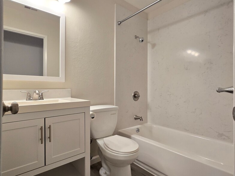 Building Photo - 1685 Chesterton Cir