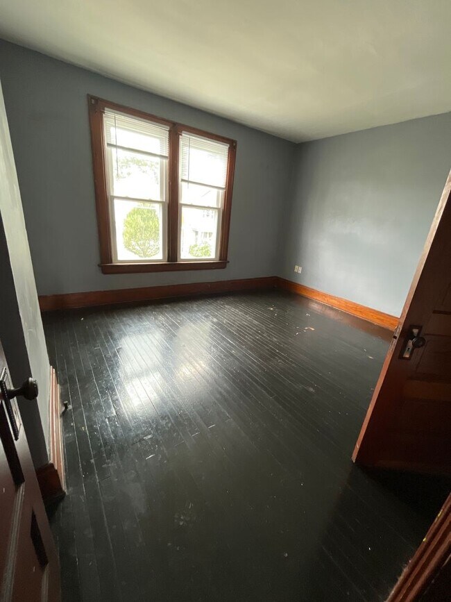 Building Photo - 457-459 E Woodrow Ave