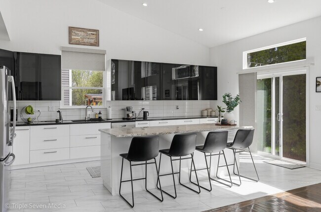 Building Photo - 1260 White Chapel Ln