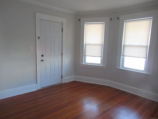 Building Photo - 783 Brewster St