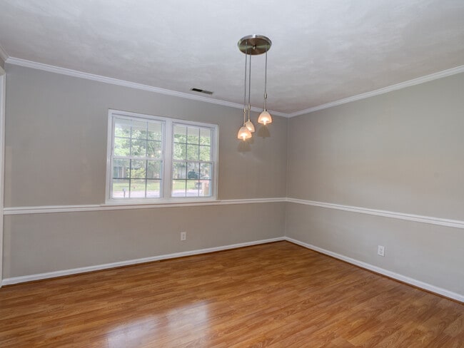 Building Photo - 1805 Oneida Ct
