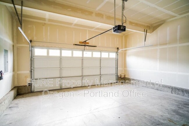 Building Photo - 16215 SW Blue Goose Ln