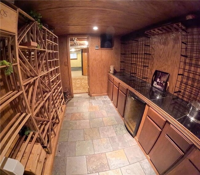 Building Photo - 998 Ferncliff Rd NE