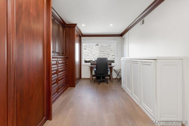 Building Photo - 270 Surfview Ct