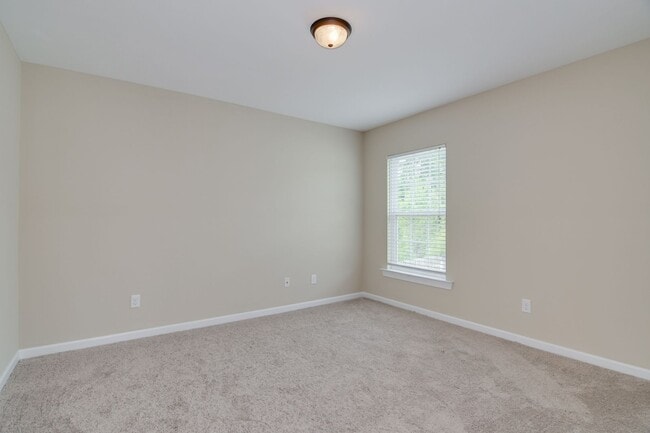 Building Photo - Canterbury Farms - 4 Bed 2.5 Bath