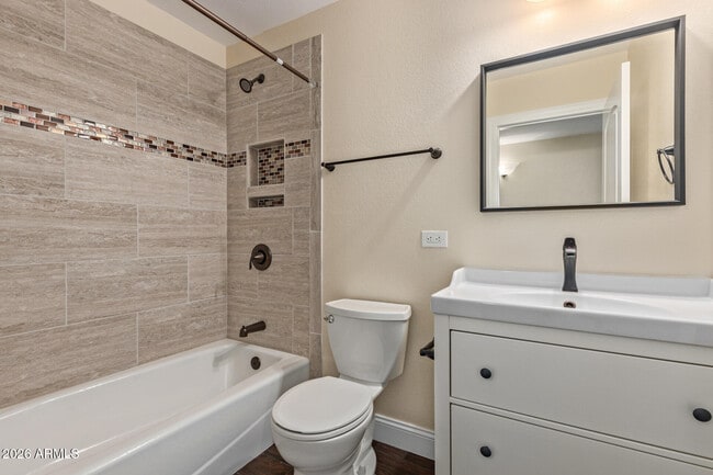 Building Photo - 1280 E Alameda Dr