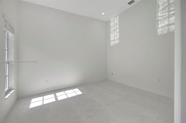 Building Photo - 6841 SW 71st Ave