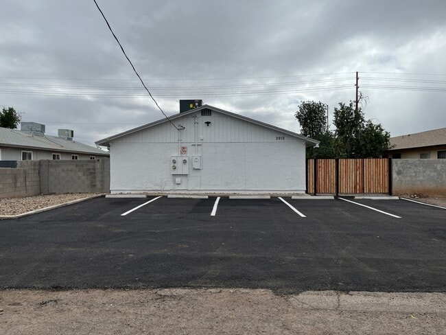 Building Photo - 2912 E Roeser Rd