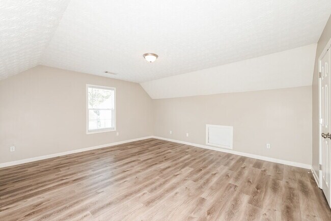 Building Photo - 1870 Hillspring Ln