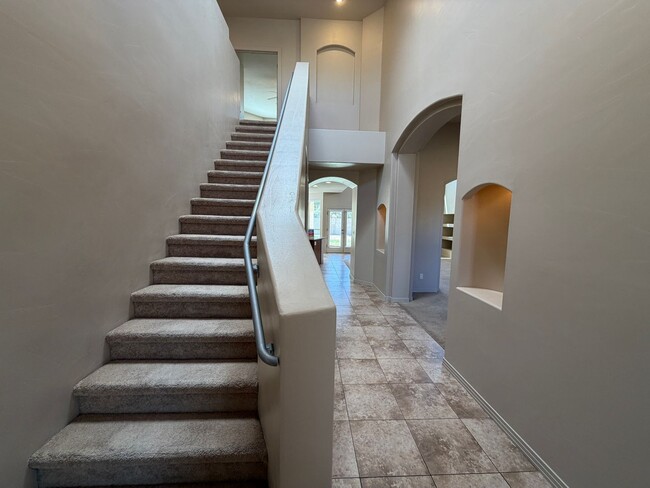 Building Photo - 4 Bedroom Home Plus Office Available Near Eubank Blvd NE & Paseo Del Norte!