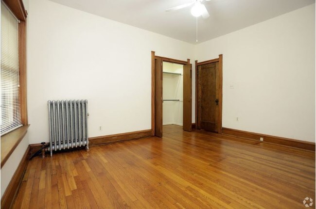 Gleaming hardwood floors - 5757-59 N Winthrop Ave