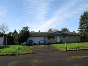 Building Photo - THREE BEDROOM WITH GARAGE IN EAST COUNTY
