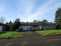 Building Photo - THREE BEDROOM WITH GARAGE IN EAST COUNTY