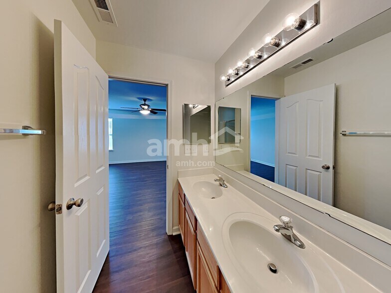 Building Photo - 104 Thorsen Dr