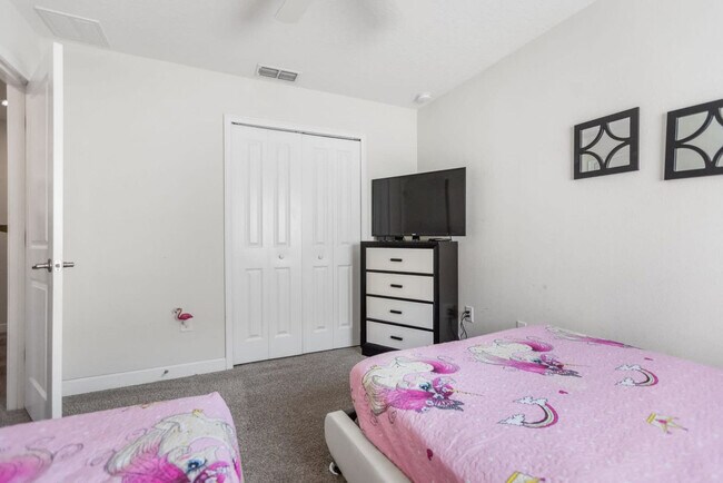 Building Photo - 4718 Kings Castle Cir