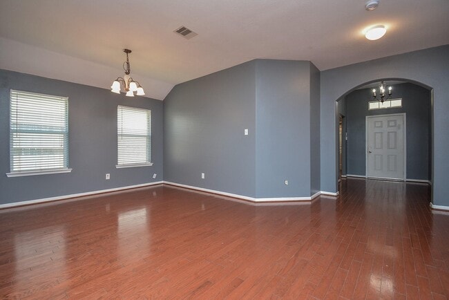 Building Photo - 917 Almond St
