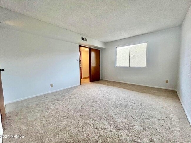 Building Photo - 7625 E Camelback Rd