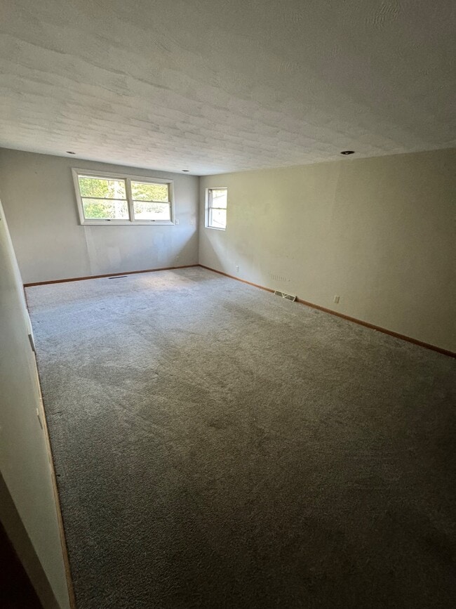 Building Photo - 626 W Warren St