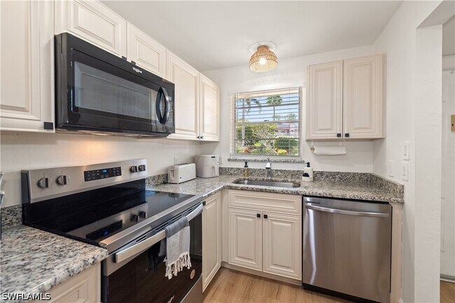 Building Photo - 501 Forest Lakes Blvd