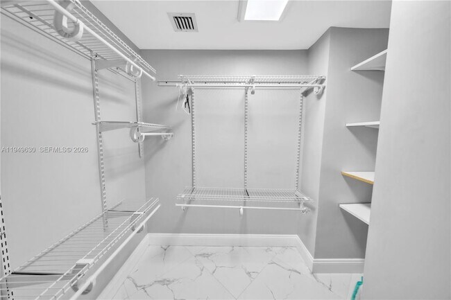 Building Photo - 2501 S Ocean Dr