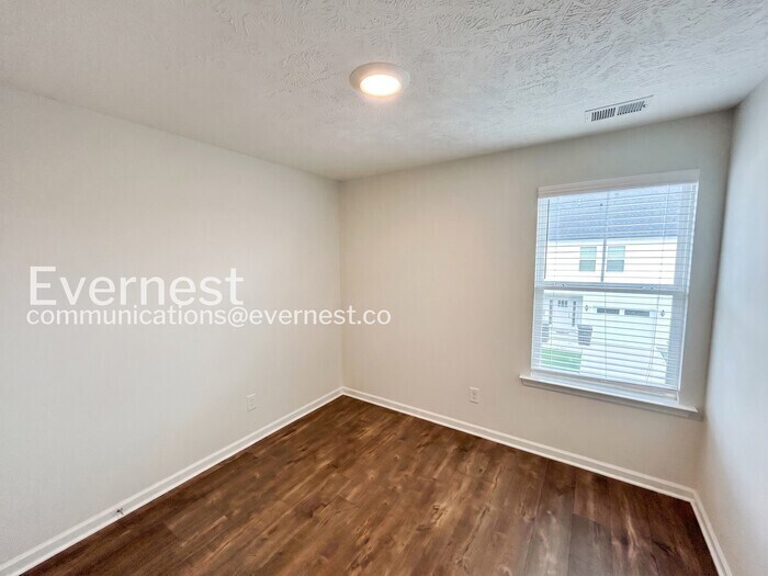 Building Photo - 305 Raines Ct