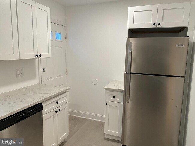 Building Photo - 1936 McClellan St