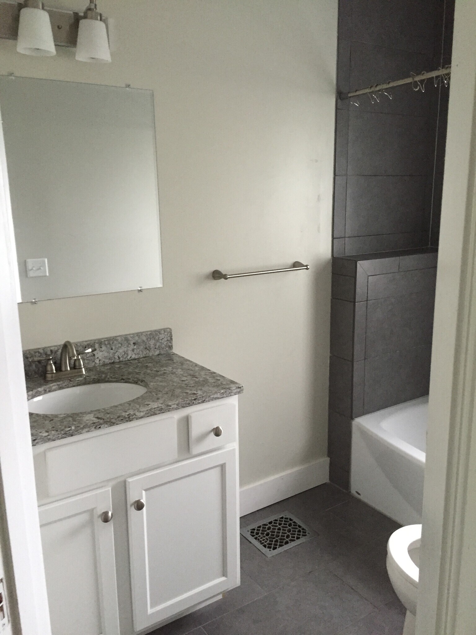 Upstairs bath - 1919 Plainfield Ave NE