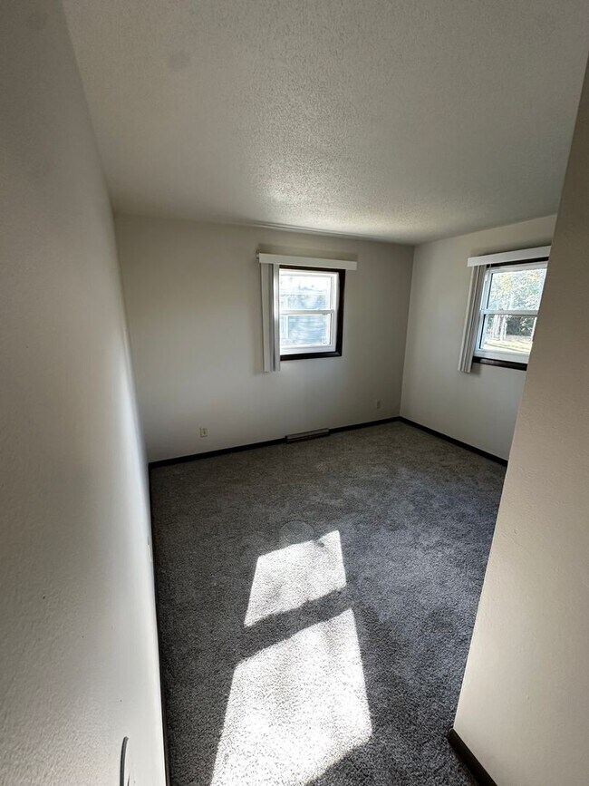 Building Photo - 2820-2822 Beverly Hills Dr