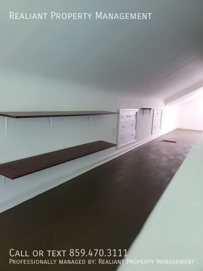 Building Photo - 1411 Hill St