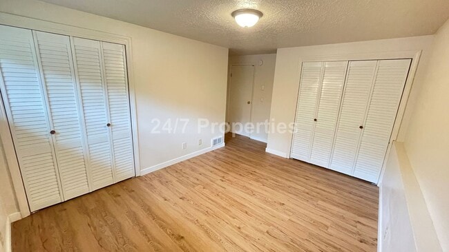 Building Photo - *$1,000 Off First Months Rent!* Beautiful ...