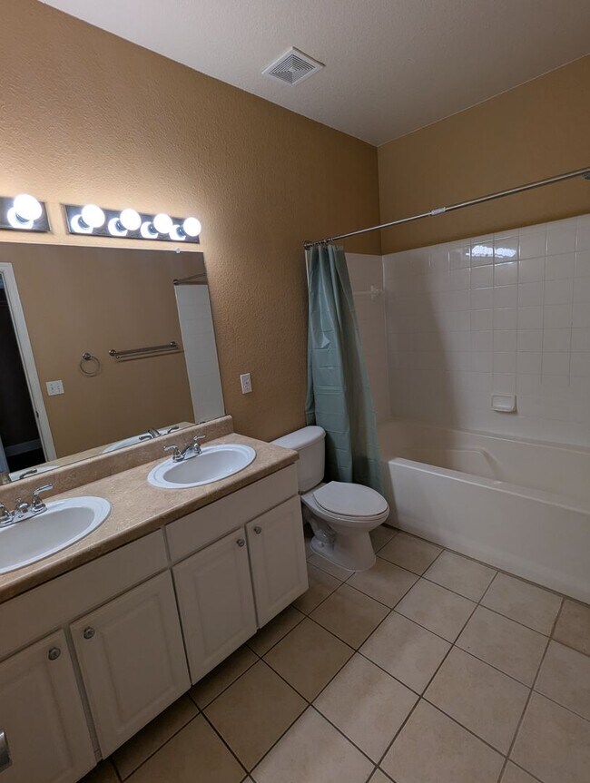 Building Photo - 2 Bedroom / 2.5 Bathroom Townhome – Magnolia Place