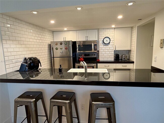 Building Photo - 555 NE 15th St