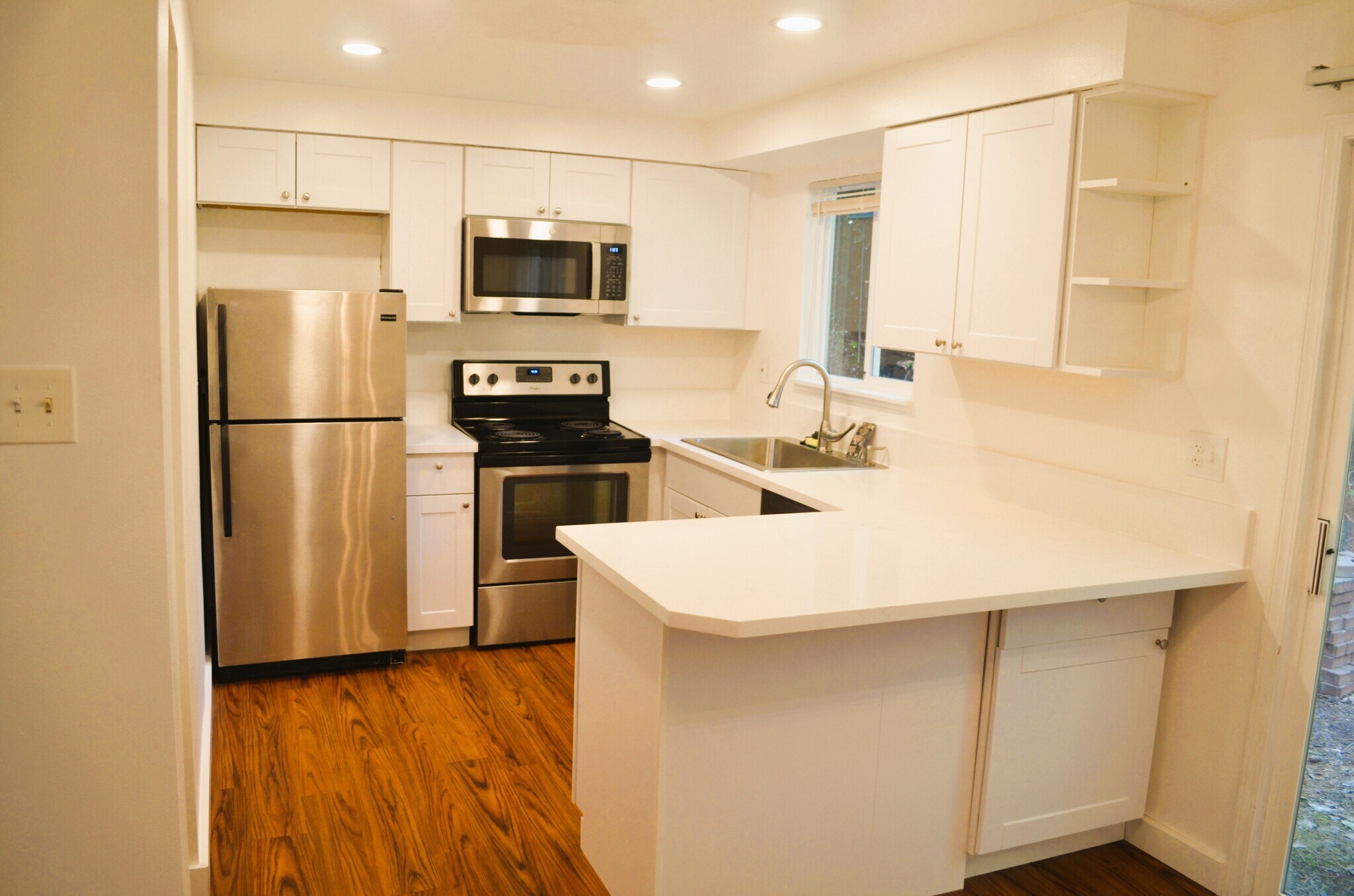 Building Photo - 317 Linn Ave